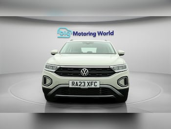 Used Volkswagen T-Roc 2023 for sale - 75905192: Photo