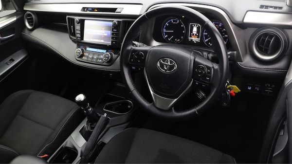 Used Toyota RAV4 2017 for sale - 76270267: Photo 10