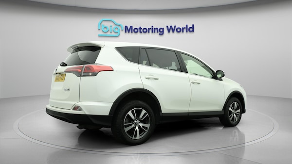 Used Toyota RAV4 2017 for sale - 76270267: Photo 8