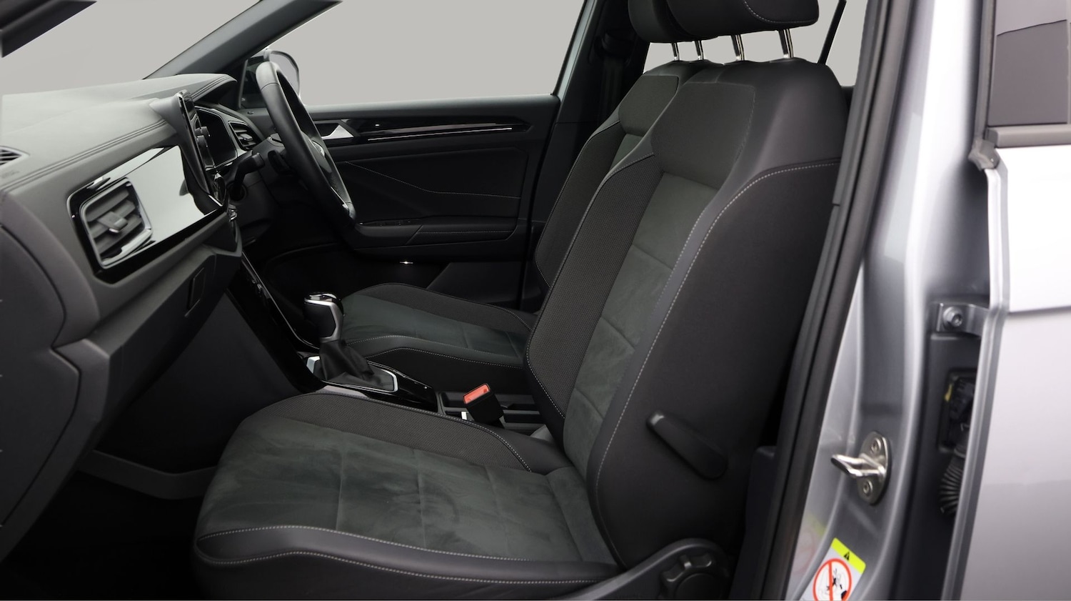 Used Volkswagen T-Roc 2024 for sale - 77181894: Photo 14