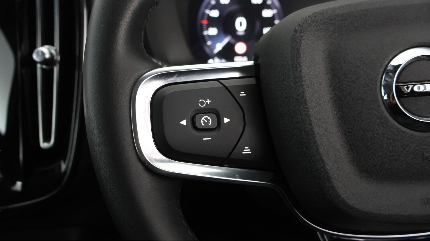 Used Volvo XC40 2022 for sale - 77695324: Photo 22