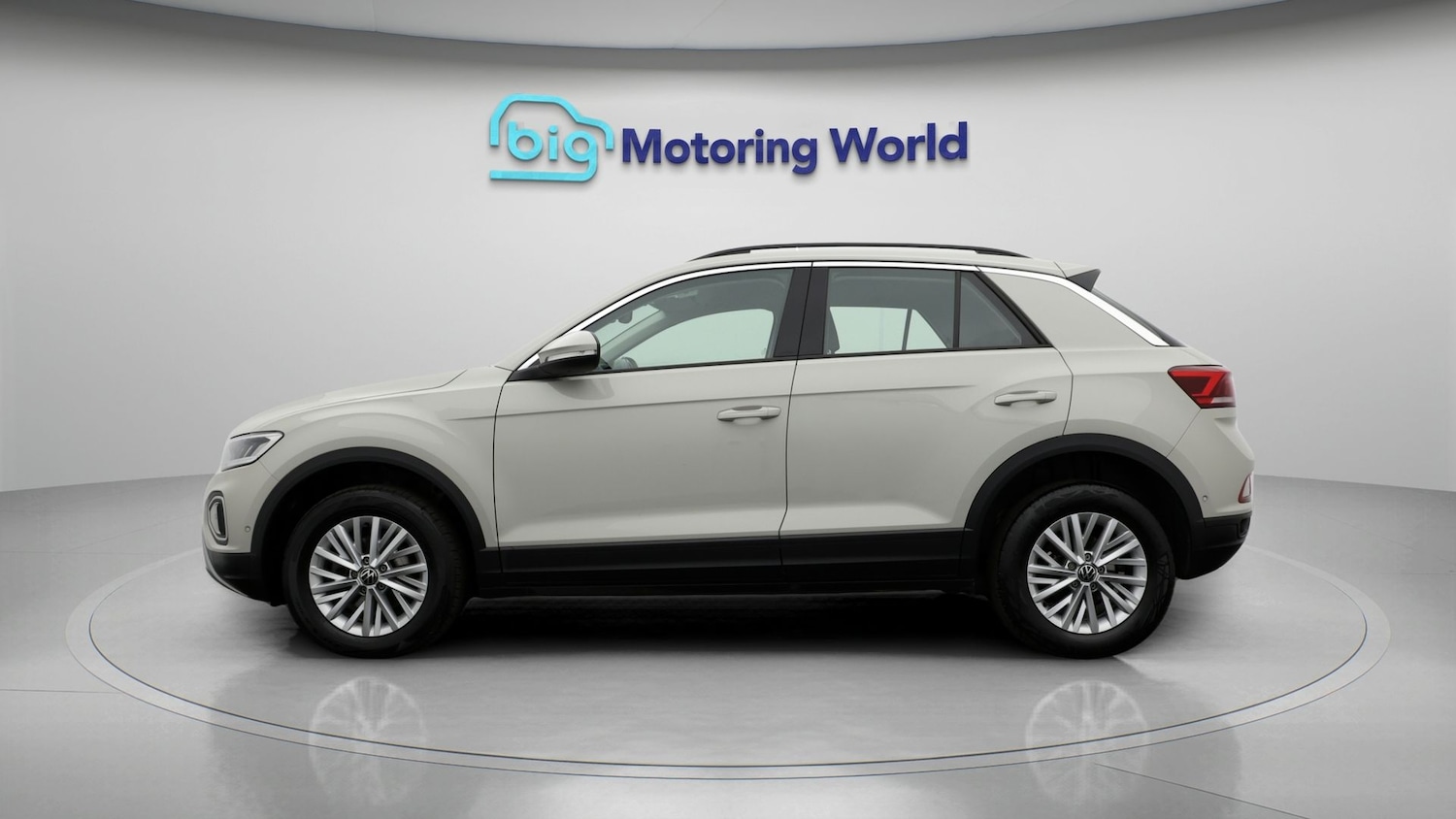 Used Volkswagen T-Roc 2023 for sale - 78202201: Photo 4