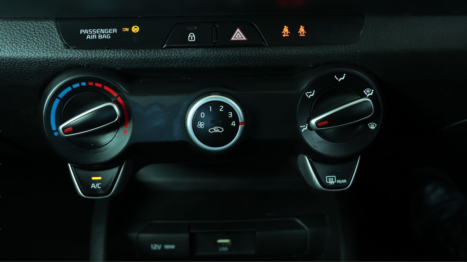 Used Kia Stonic 2023 for sale - 78039529: Photo 12