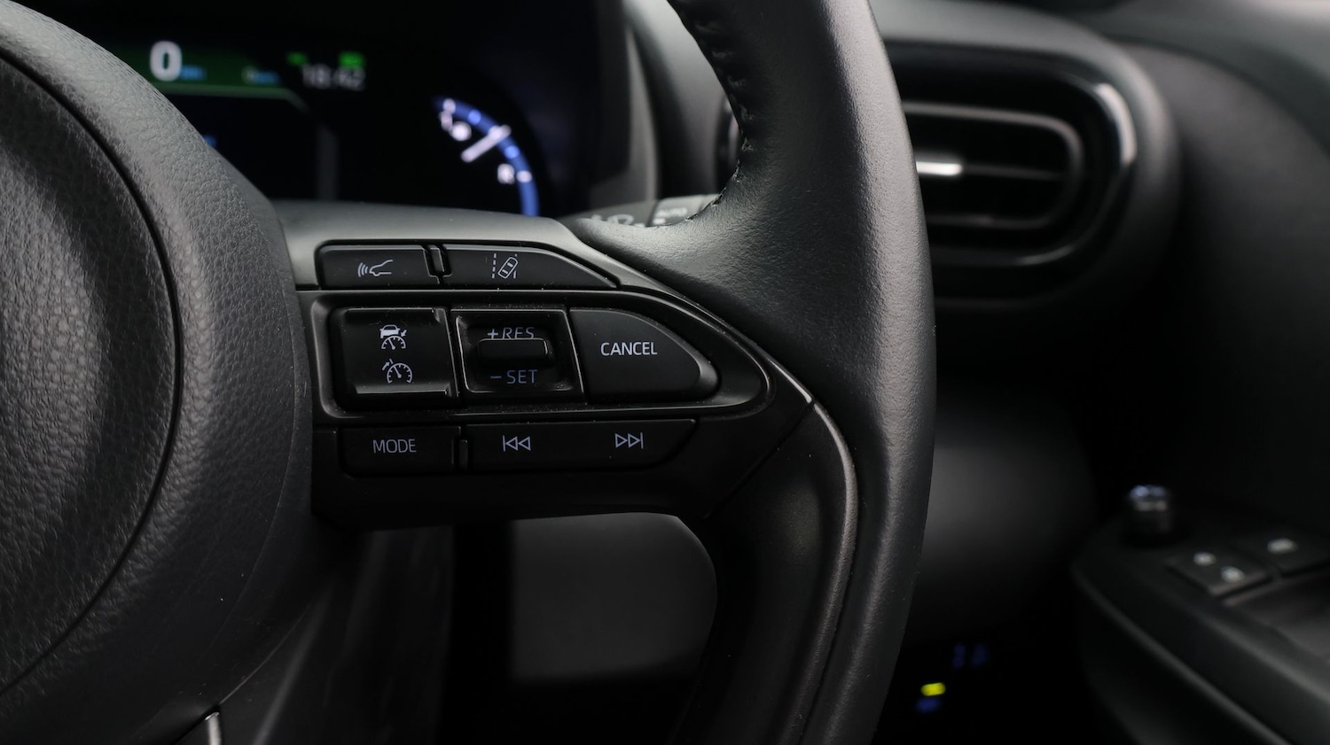 Used Toyota Yaris Cross 2022 for sale - 77716267: Photo 27