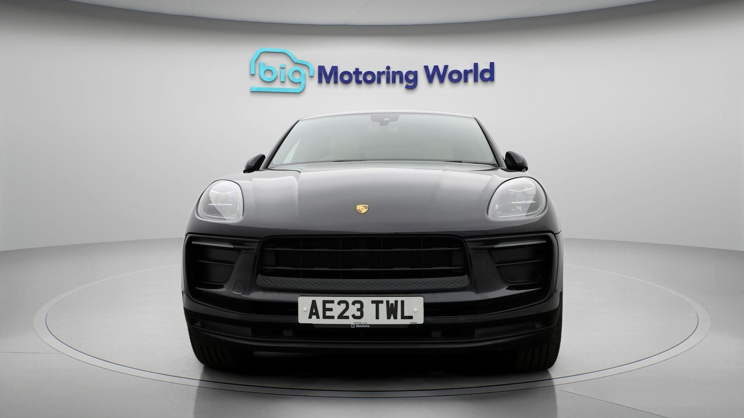 Used Porsche Macan 2023 for sale - 77891719: Photo 2