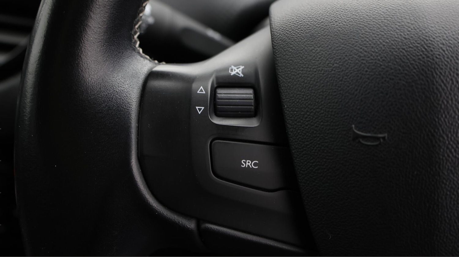 Used Peugeot 2008 2017 for sale - 76585025: Photo 24