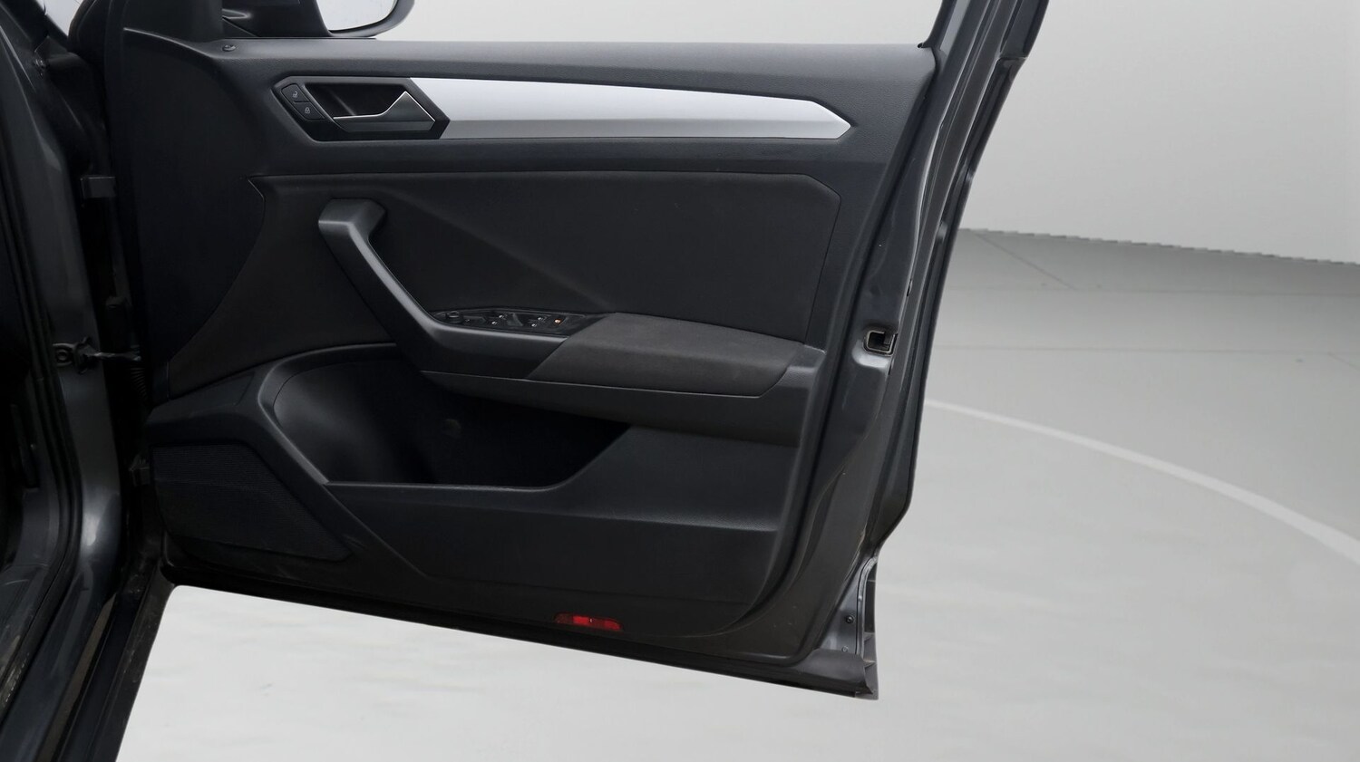 Used Volkswagen T-Roc for sale - 77336882: Photo 15