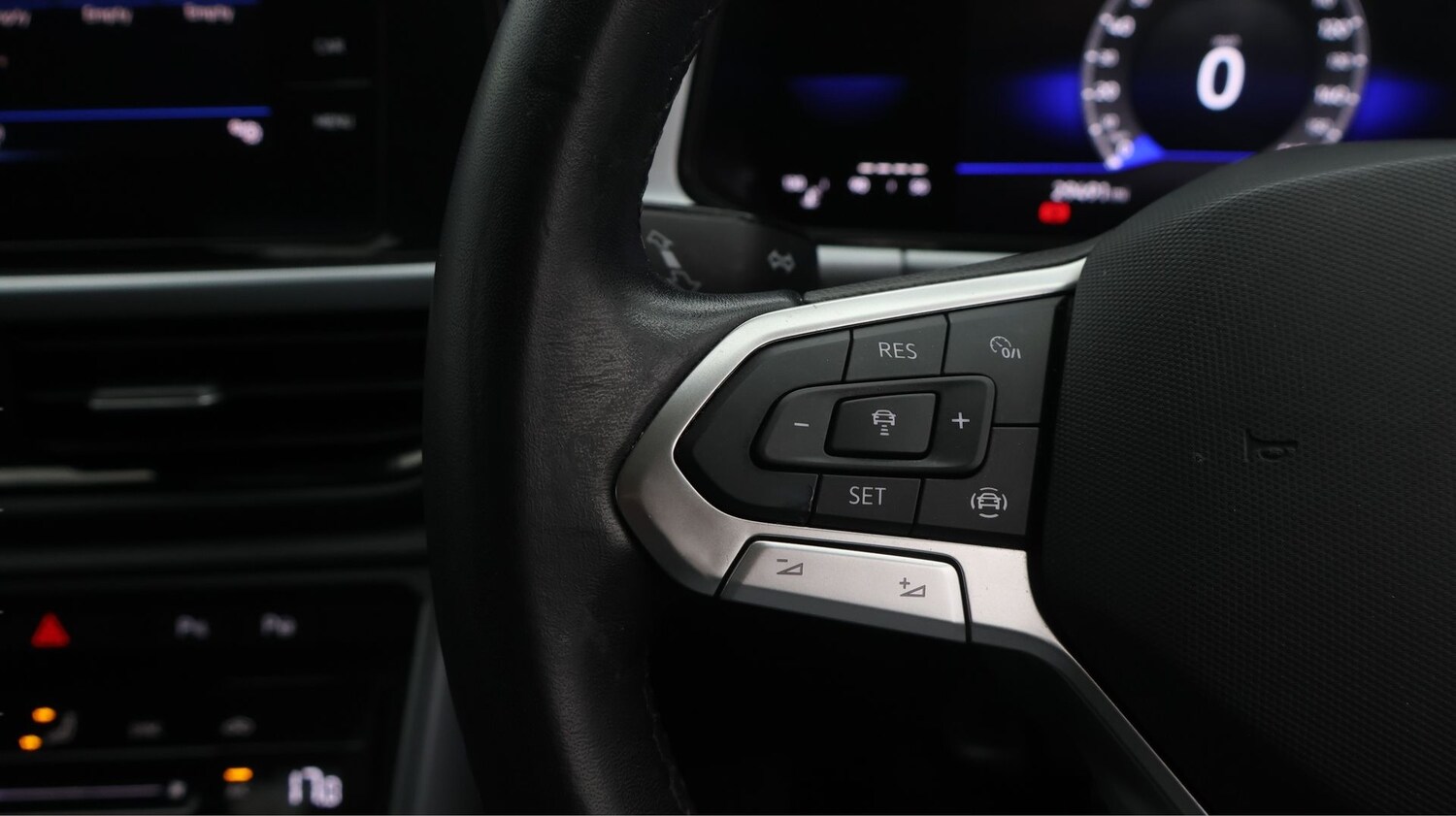 Used Volkswagen T-Roc for sale - 77336882: Photo 20