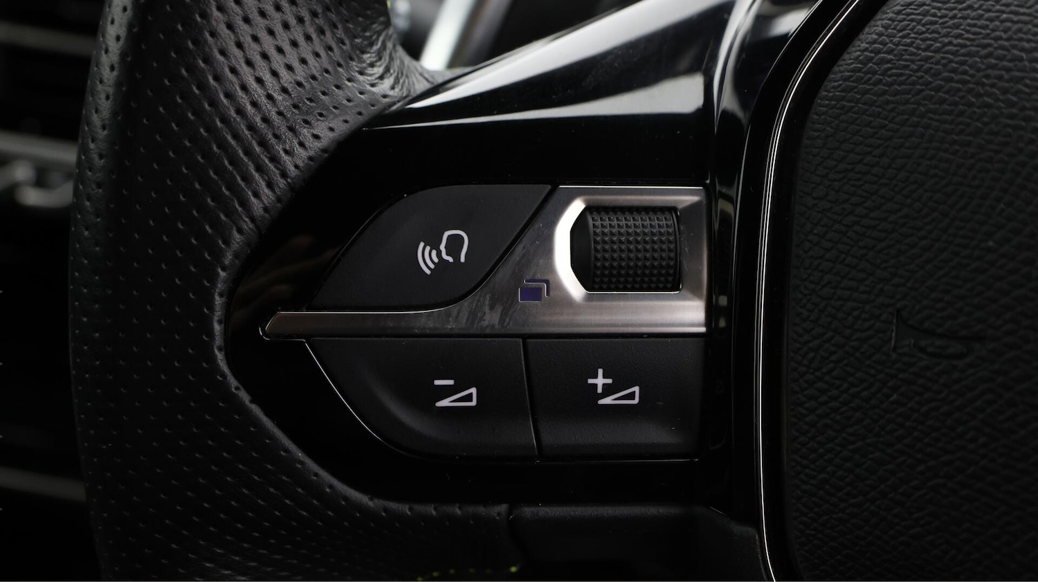 Used Peugeot 2008 2023 for sale - 76645623: Photo 24