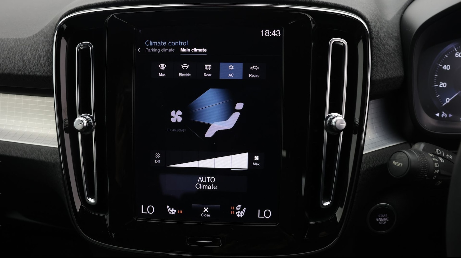 Used Volvo XC40 2023 for sale - 78202199: Photo 12