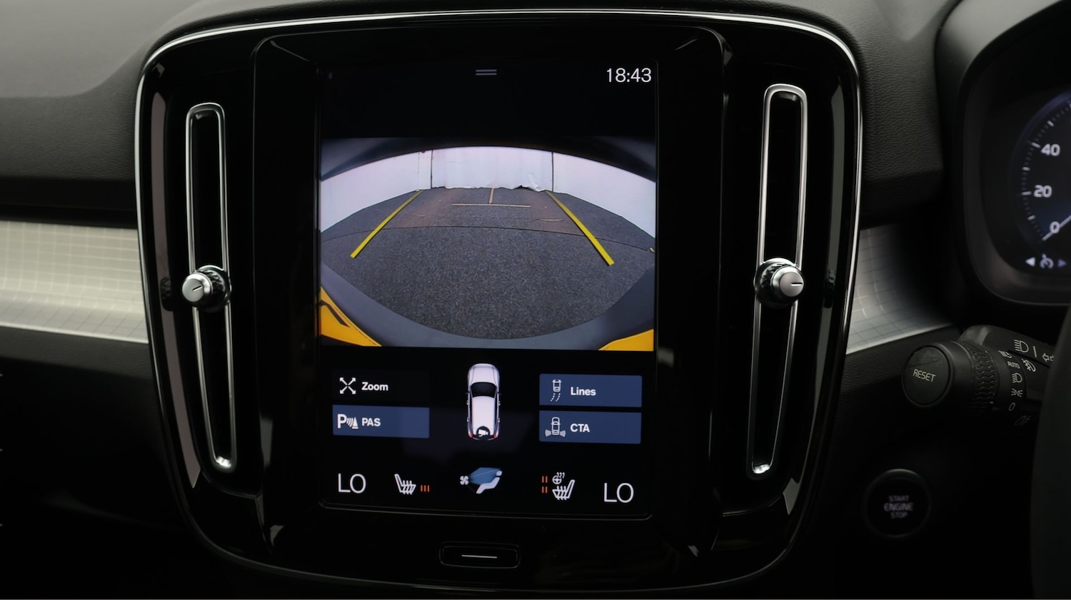 Used Volvo XC40 2023 for sale - 78202199: Photo 23