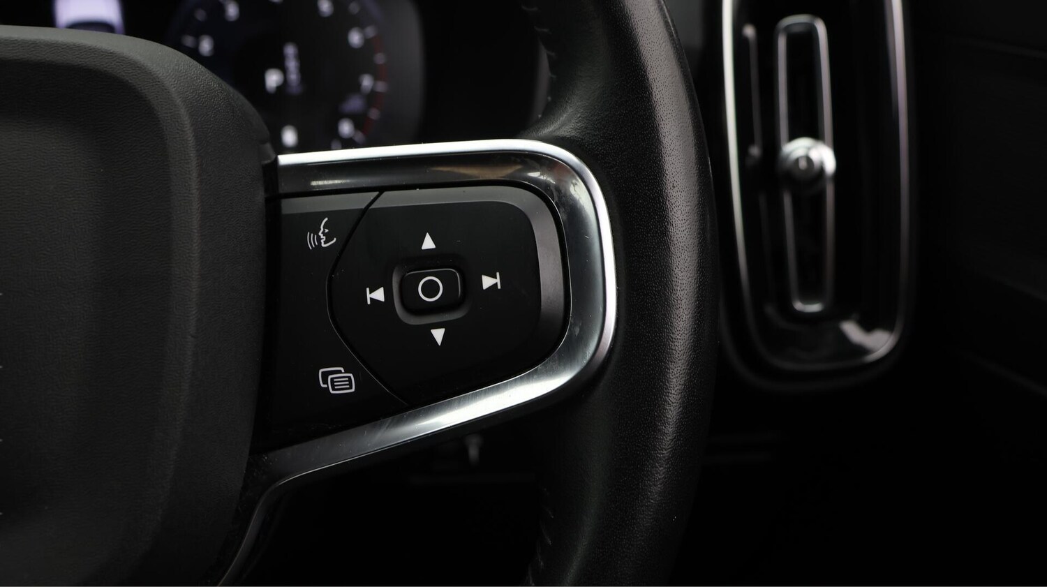 Used Volvo XC40 for sale - 76659397: Photo 24