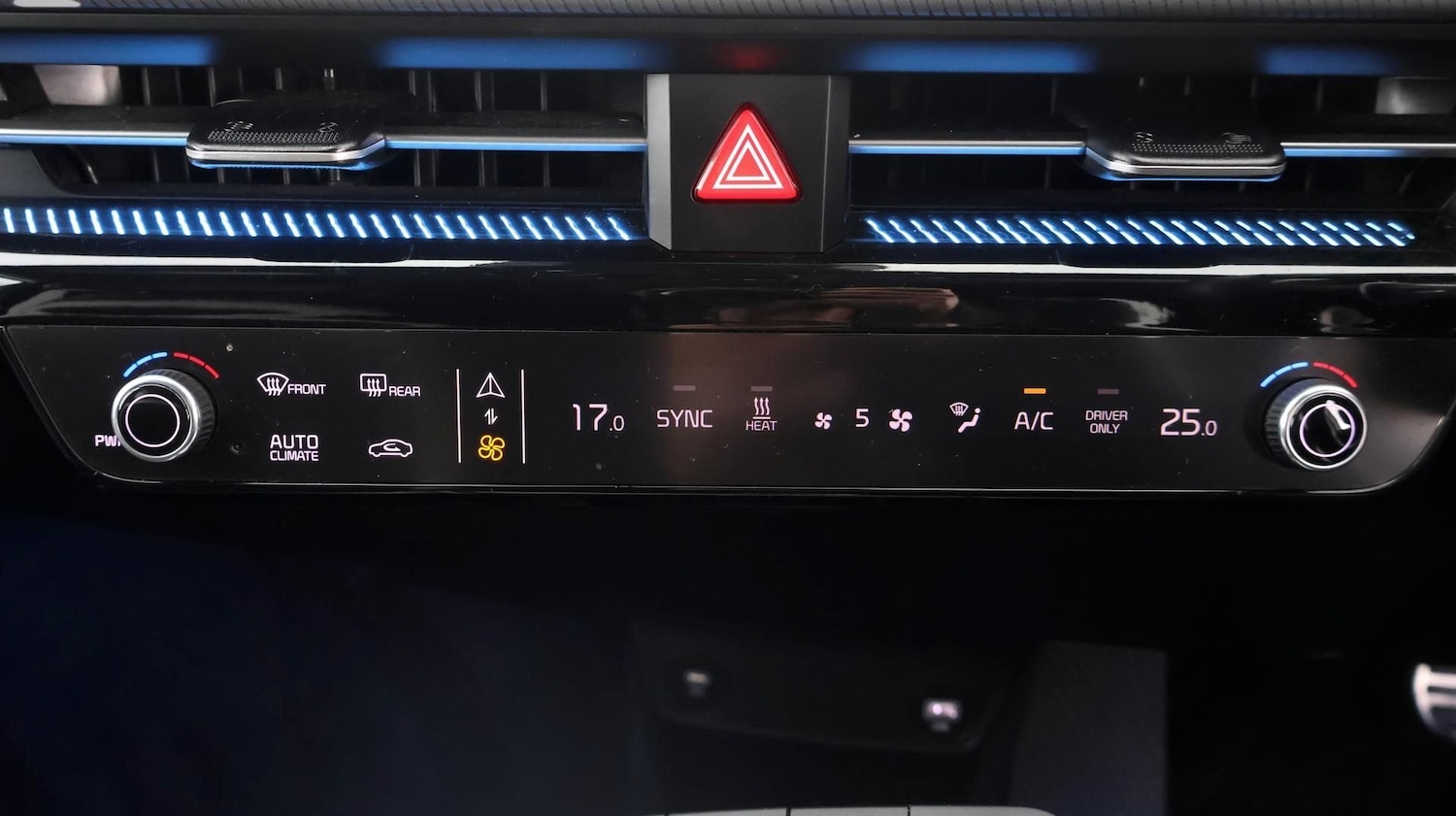 Used Kia EV6 2023 for sale - 77116457: Photo 12