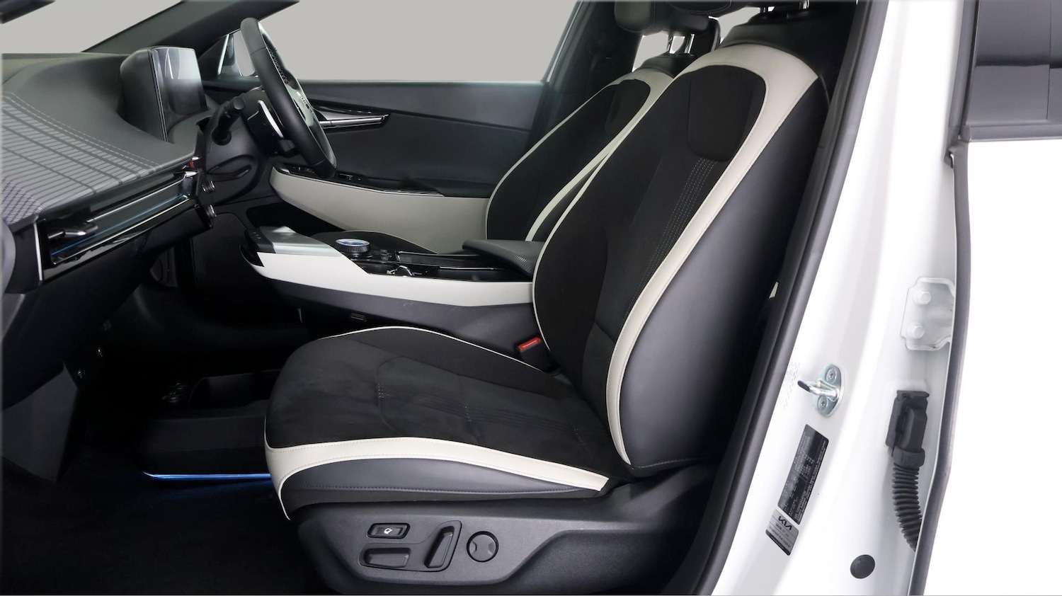 Used Kia EV6 2023 for sale - 77116457: Photo 14