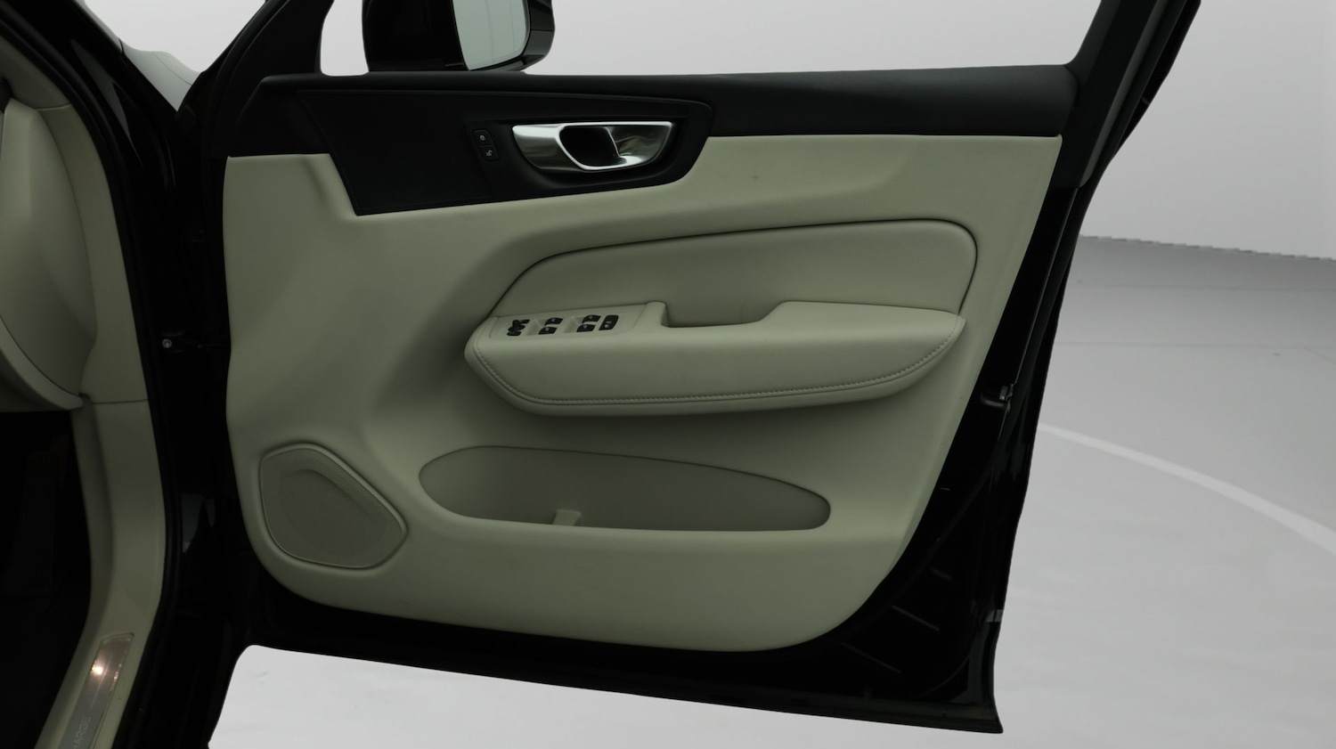 Used Volvo XC60 2023 for sale - 78035238: Photo 15