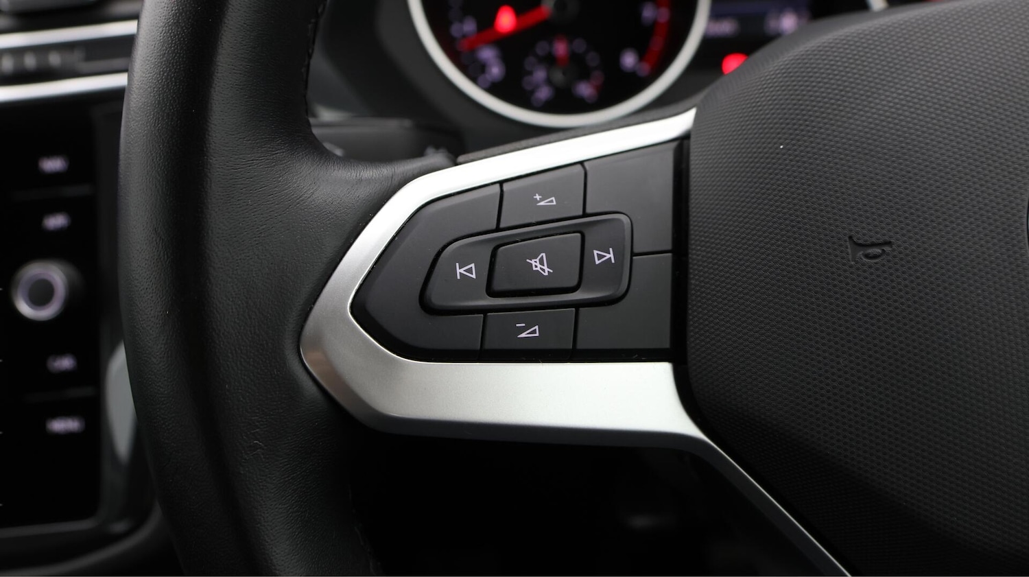 Used Volkswagen Tiguan 2021 for sale - 76700623: Photo 22