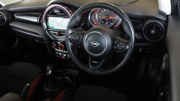 Used MINI Hatch 2018 for sale - 76175384: Photo 10