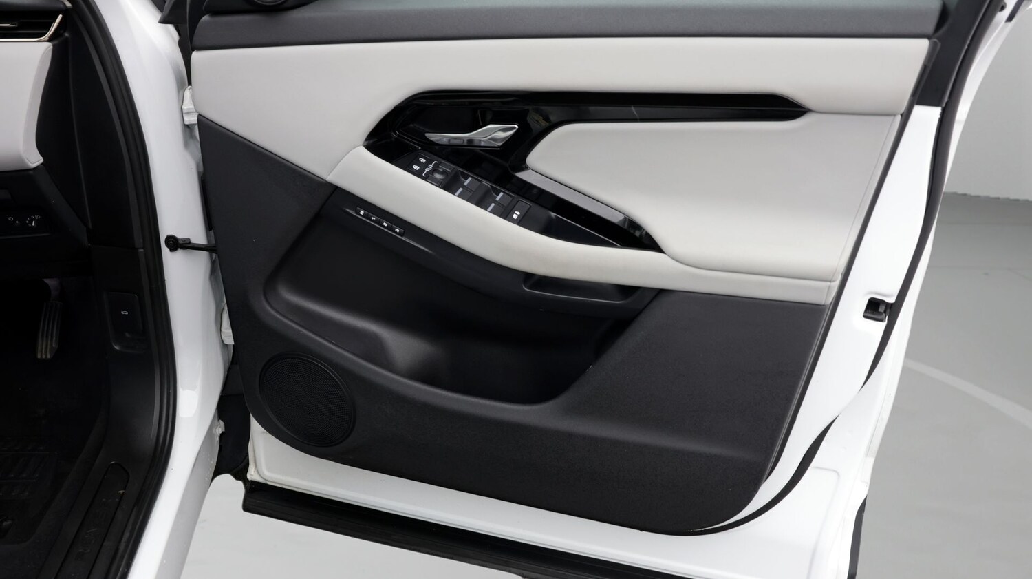 Used Land Rover Range Rover Evoque 2024 for sale - 77855559: Photo 15