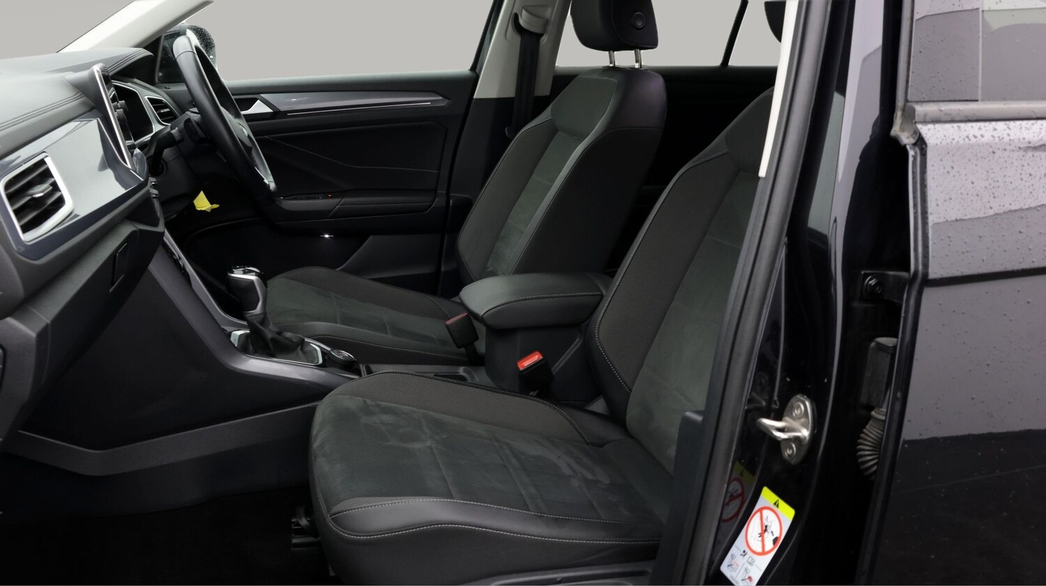 Used Volkswagen T-Roc for sale - 77864636: Photo 14