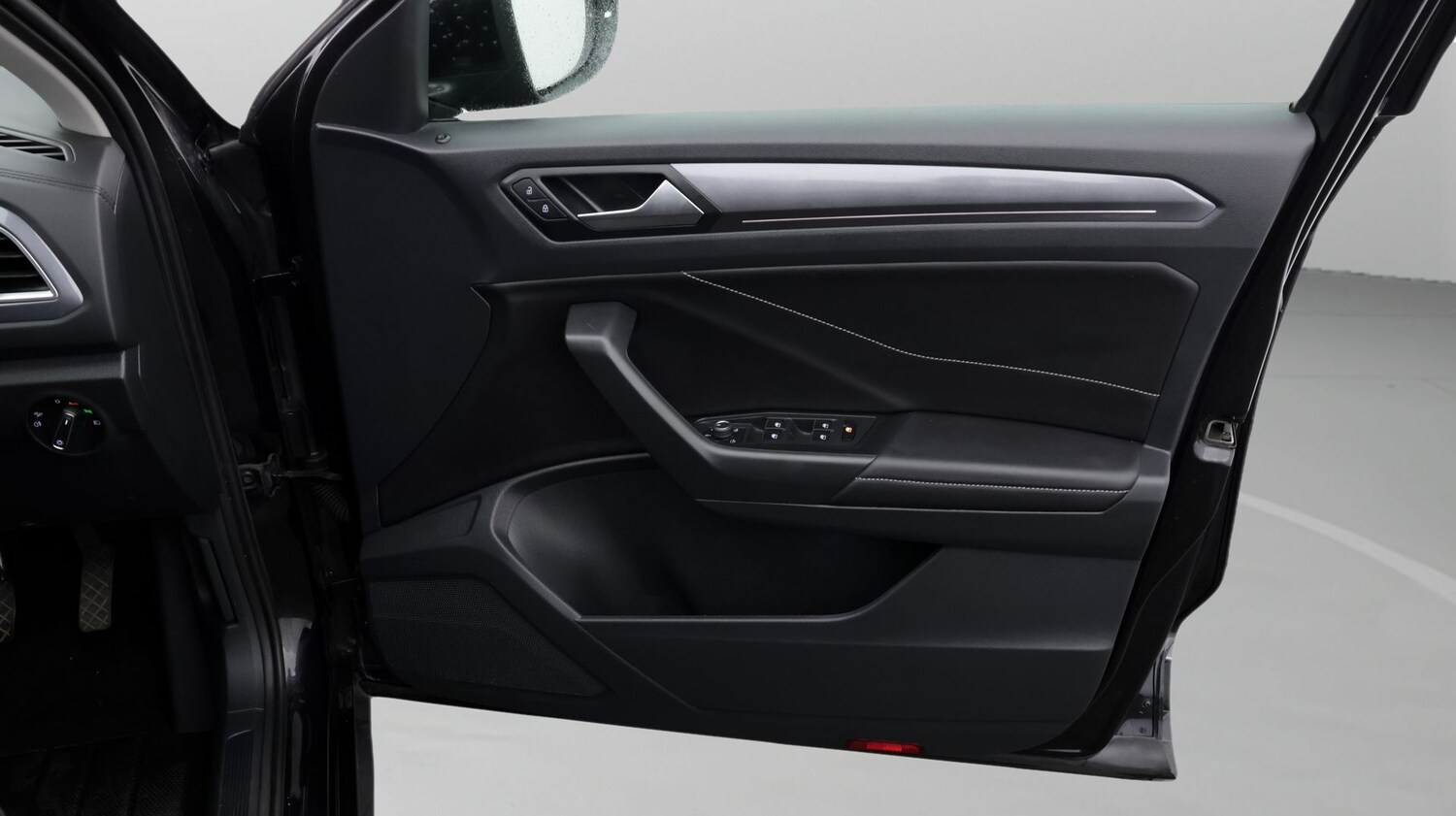 Used Volkswagen T-Roc for sale - 77864636: Photo 15