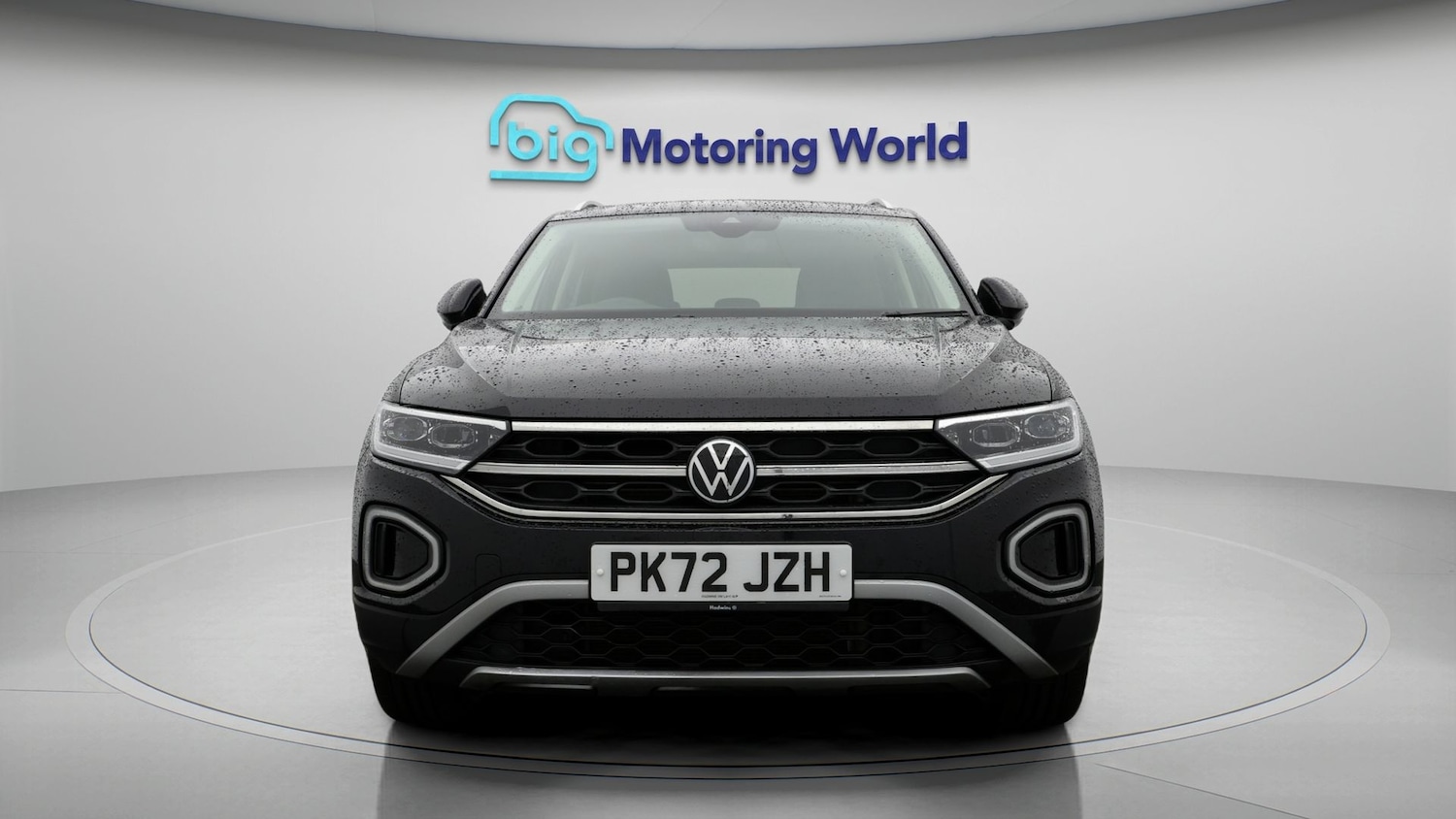 Used Volkswagen T-Roc for sale - 77864636: Photo 2