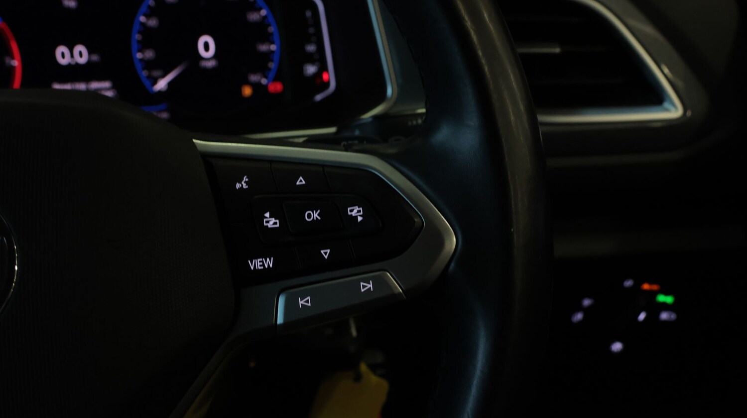 Used Volkswagen T-Roc for sale - 77864636: Photo 23