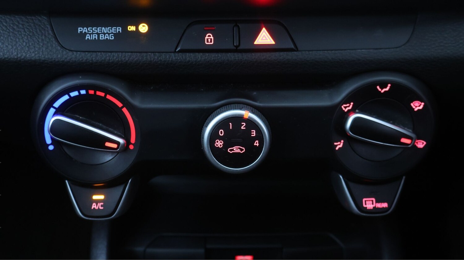 Used Kia Stonic 2023 for sale - 77675891: Photo 11