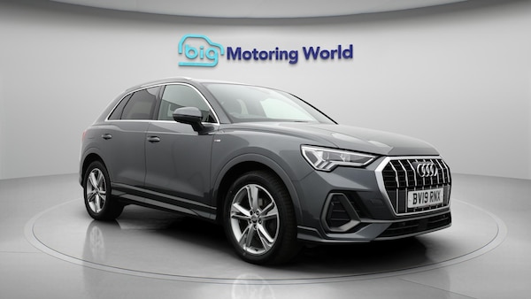 Used Audi Q3 2019 for sale - 75364408: Photo 2