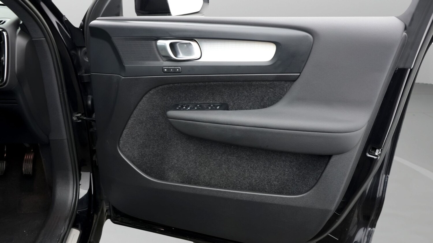 Used Volvo XC40 2023 for sale - 77841680: Photo 15