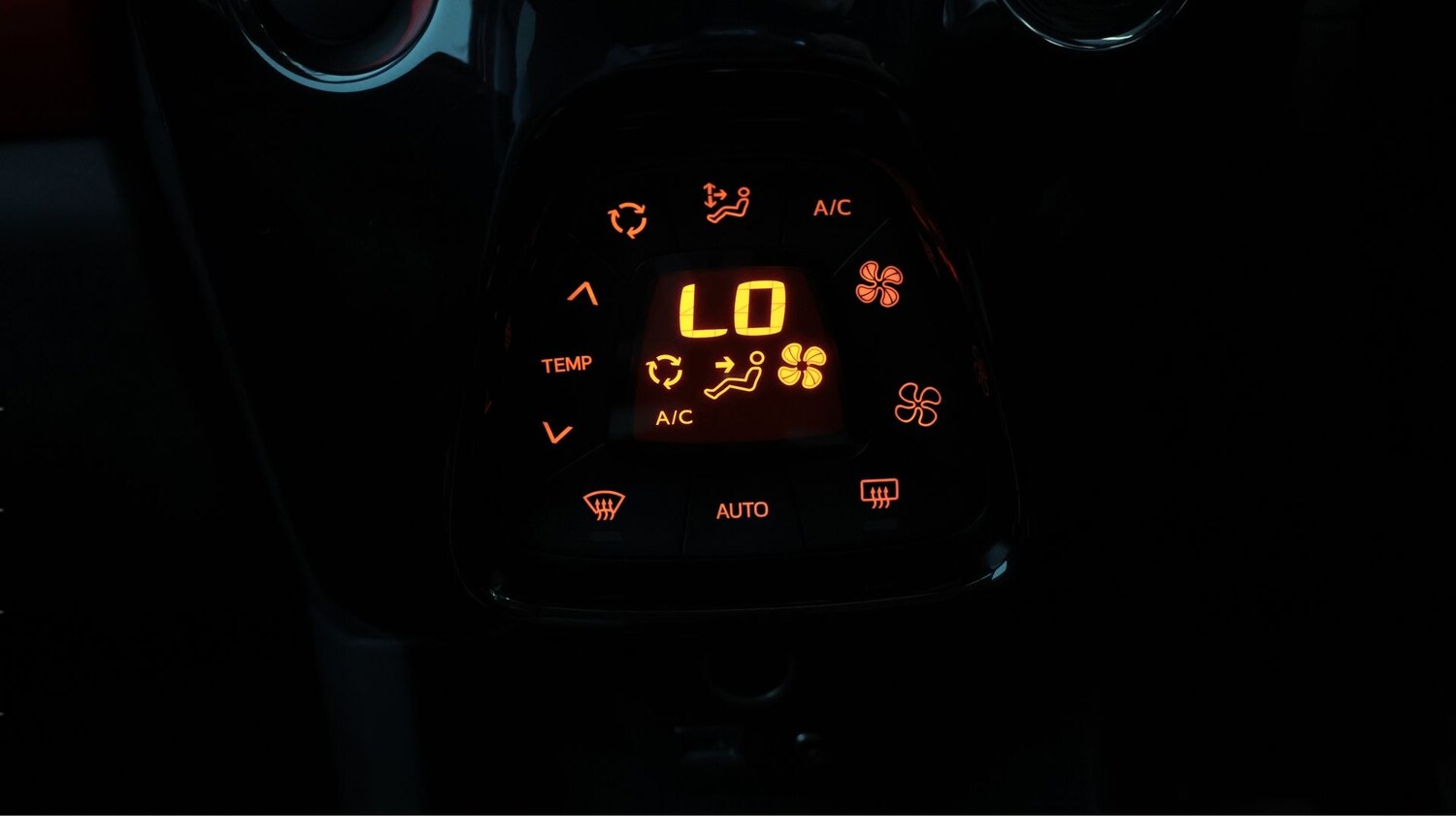 Used Toyota AYGO 2018 for sale - 77840060: Photo 12