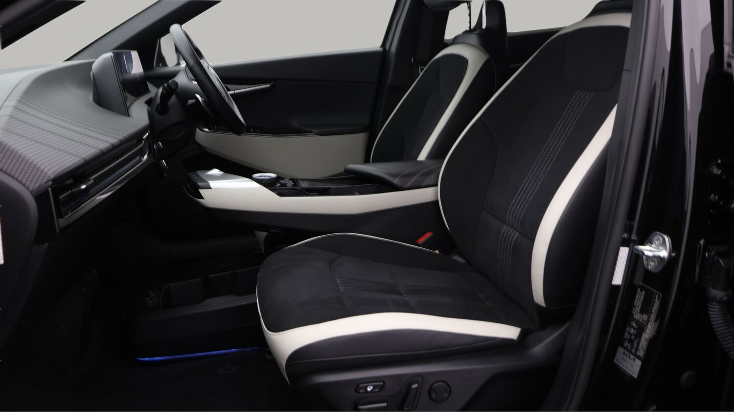 Used Kia EV6 2022 for sale - 77644009: Photo 14