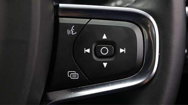 Used Volvo XC40 2023 for sale - 75351125: Photo 37