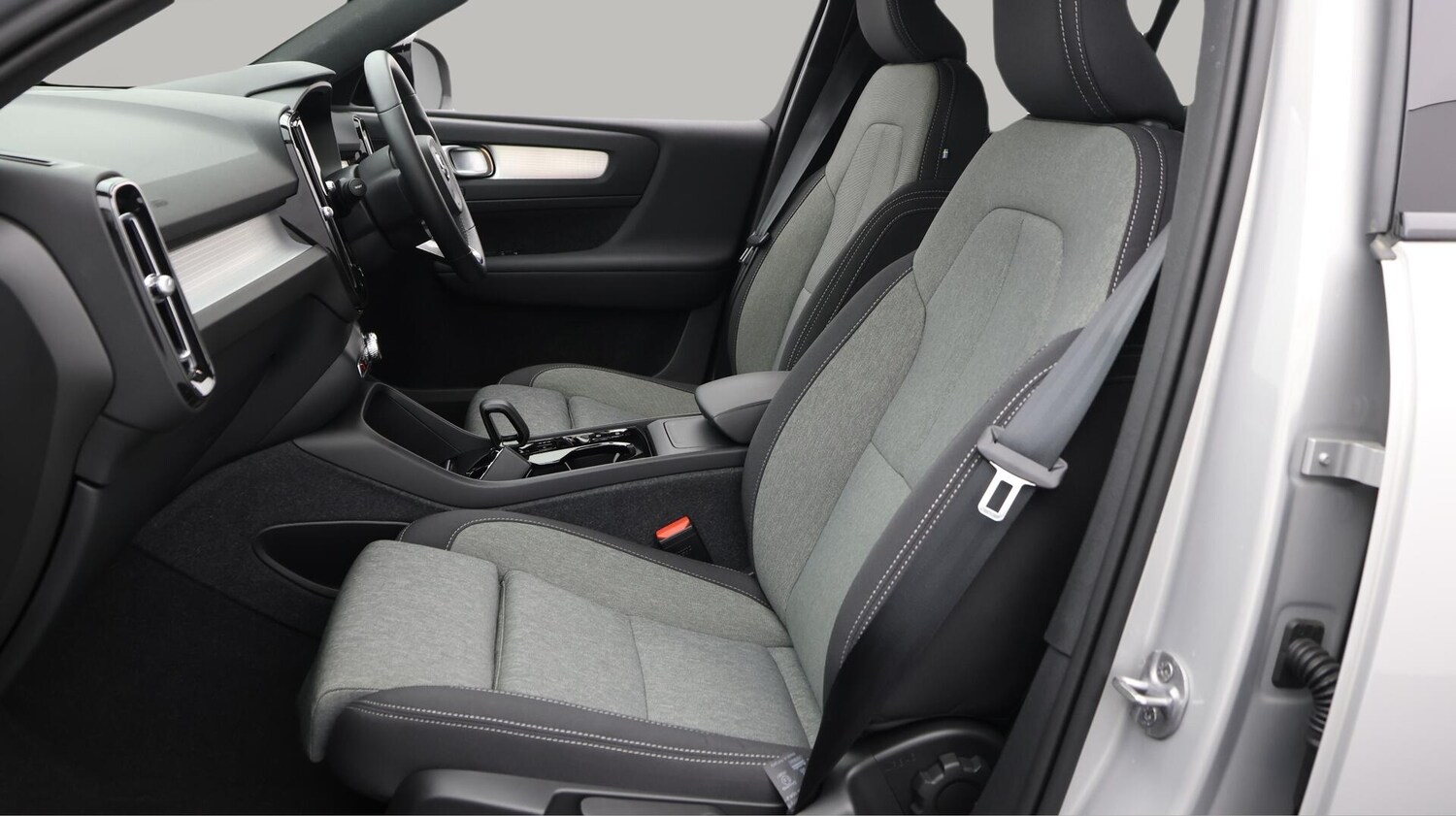 Used Volvo XC40 2023 for sale - 76138073: Photo 15