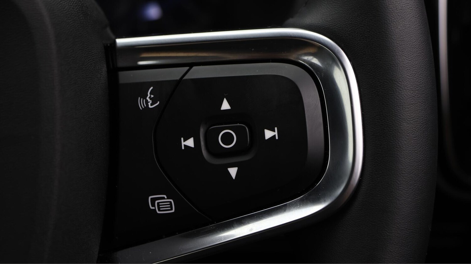 Used Volvo XC40 2023 for sale - 76138073: Photo 24