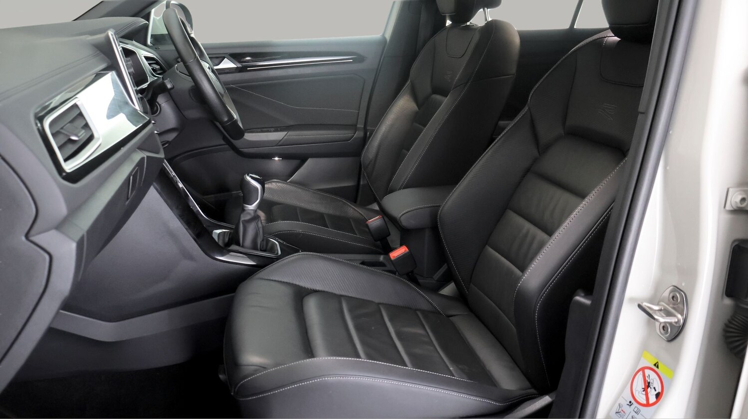 Used Volkswagen T-Roc 2023 for sale - 77675880: Photo 14