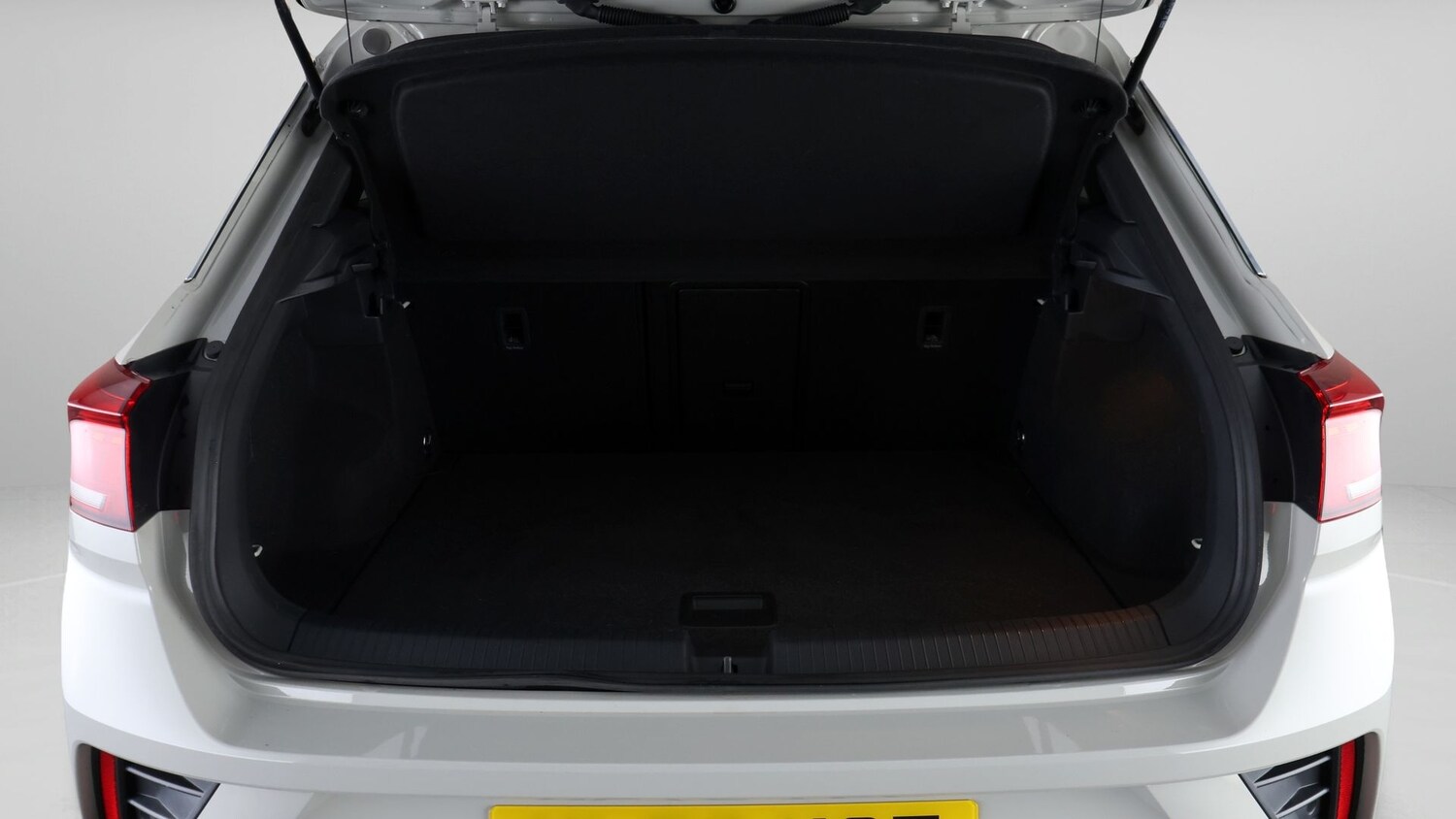 Used Volkswagen T-Roc 2023 for sale - 77675880: Photo 17