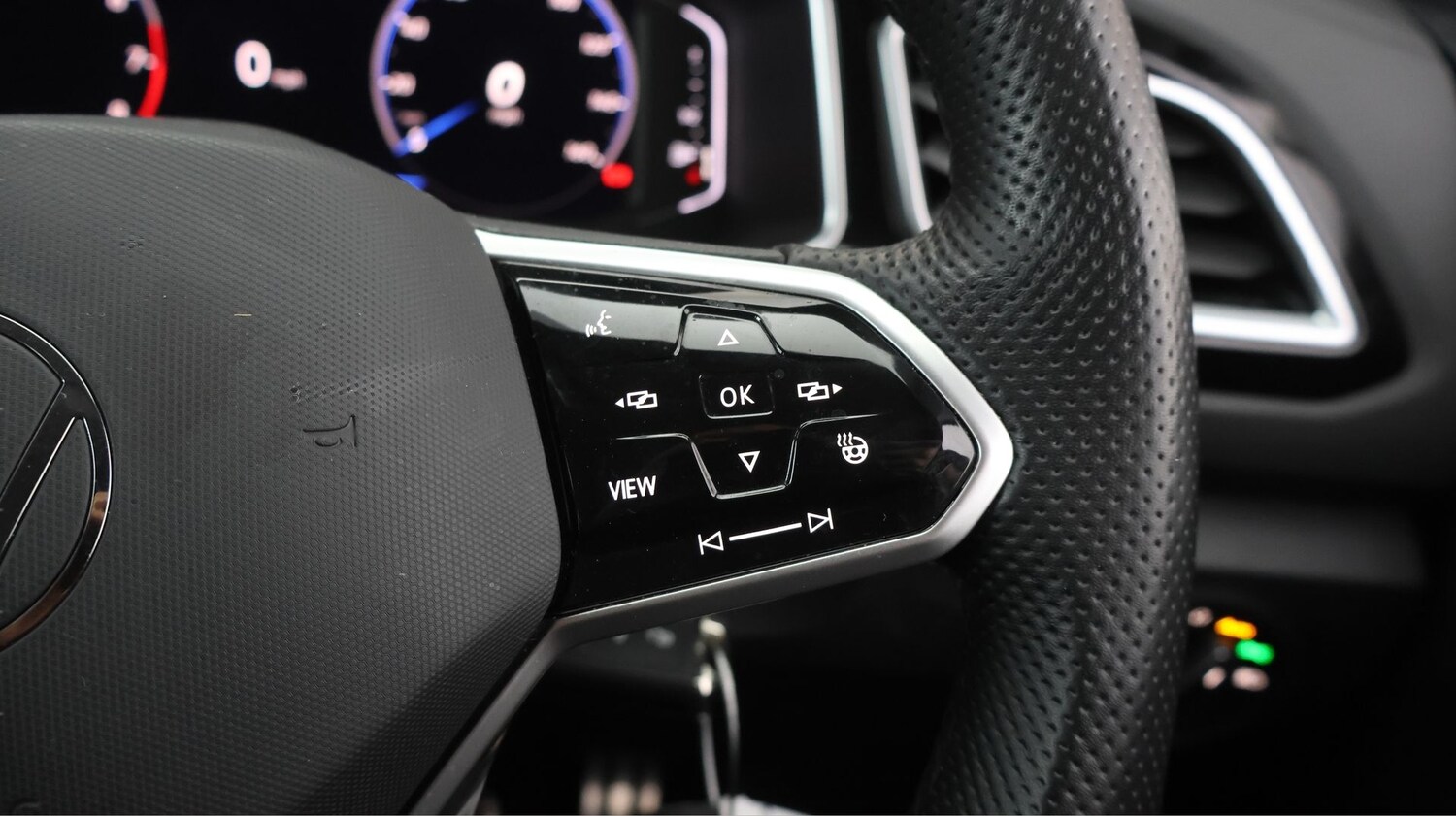 Used Volkswagen T-Roc 2023 for sale - 77675880: Photo 23