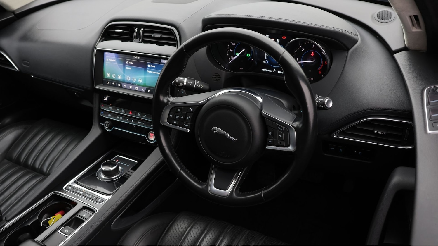 Used Jaguar F-Pace 2020 for sale - 77935922: Photo 9