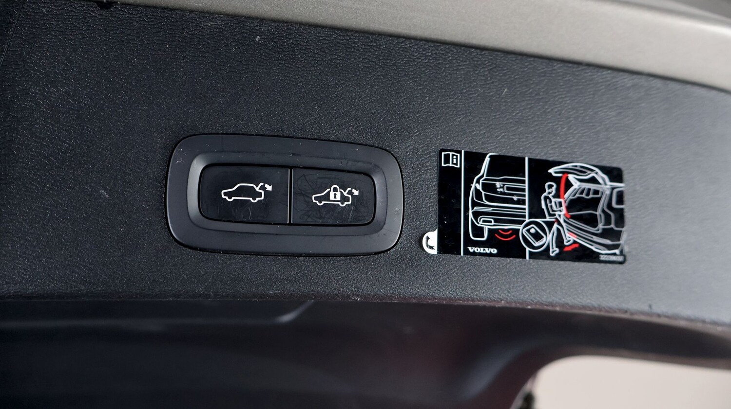 Used Volvo XC40 2021 for sale - 77675816: Photo 25