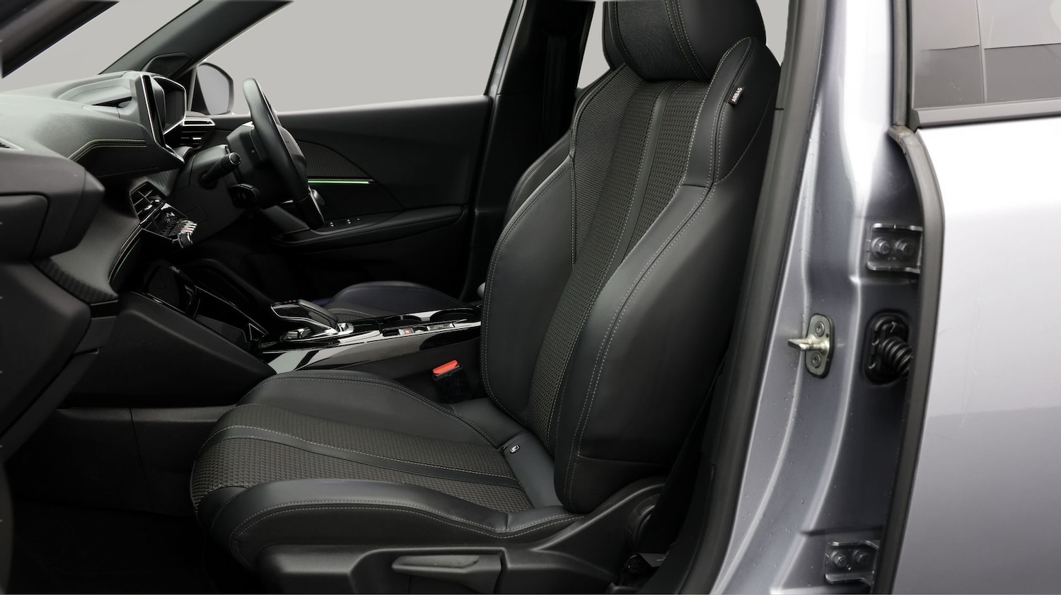 Used Peugeot 2008 2021 for sale - 77382832: Photo 14