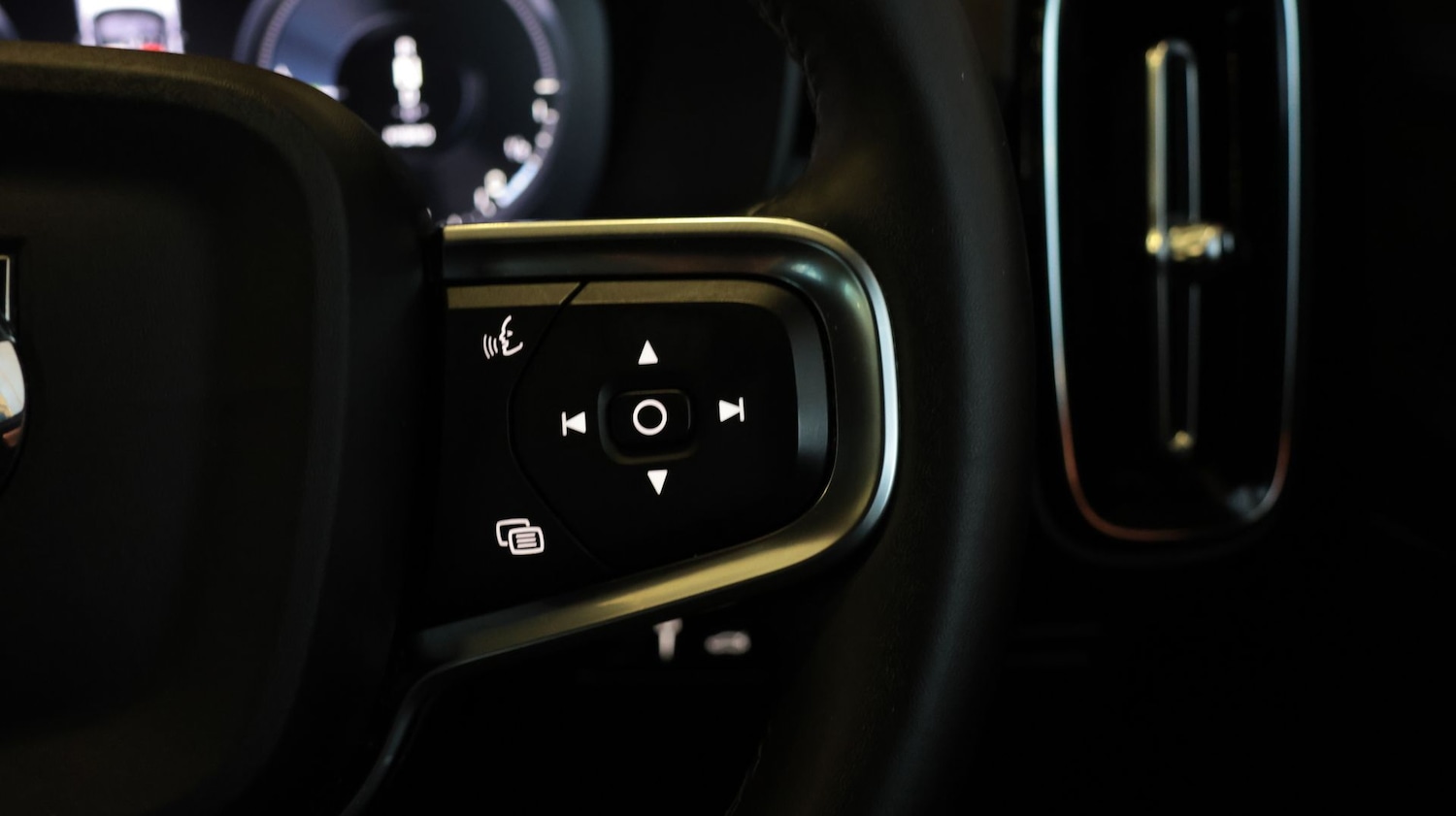 Used Volvo XC40 2023 for sale - 77855115: Photo 21