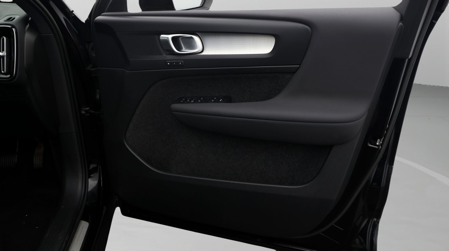 Used Volvo XC40 2023 for sale - 77329333: Photo 15