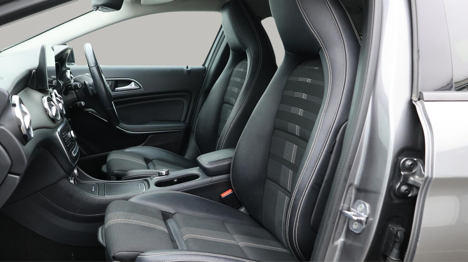 Used Mercedes-Benz GLA 2019 for sale - 76561032: Photo 15