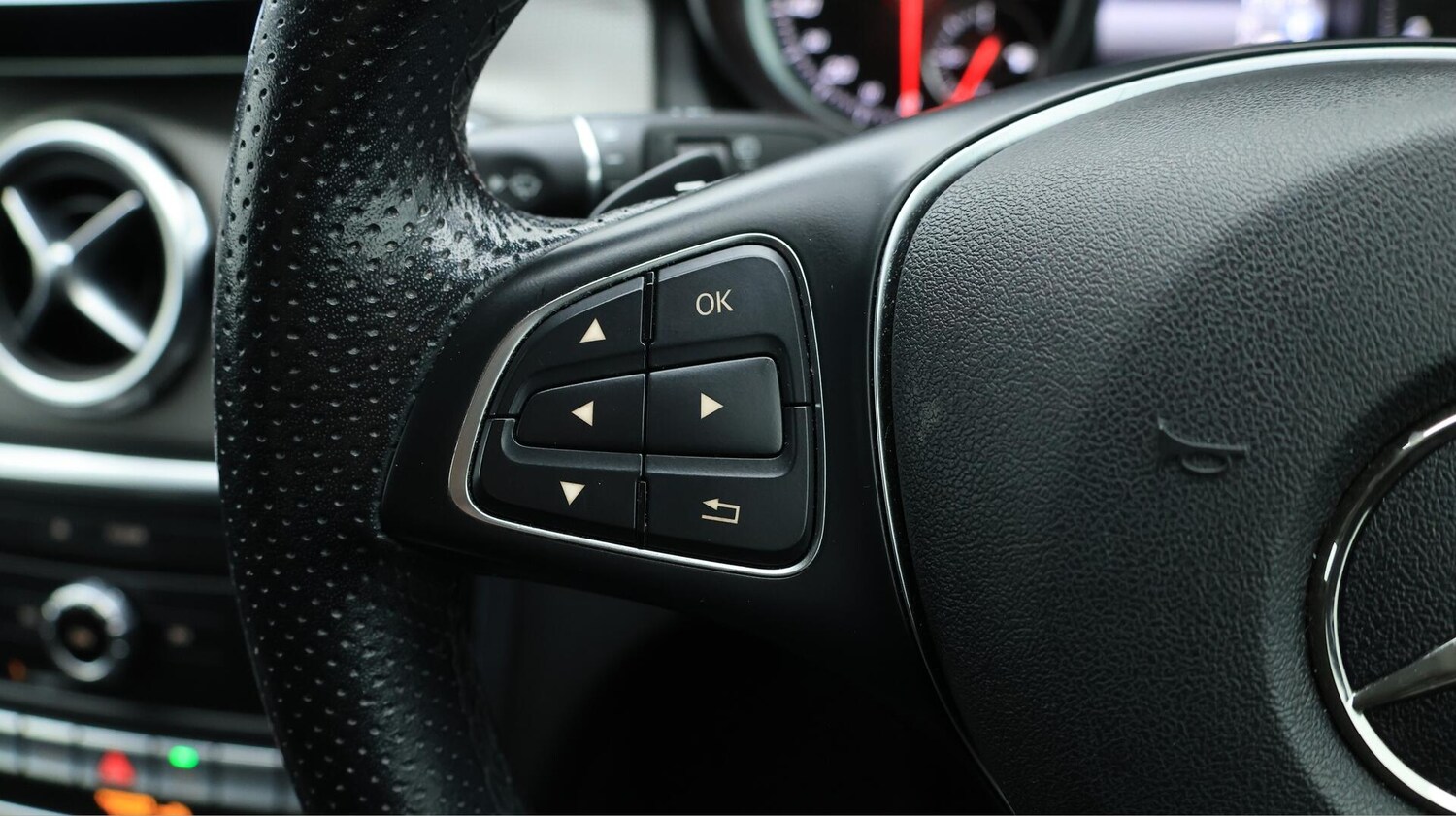 Used Mercedes-Benz GLA 2019 for sale - 76561032: Photo 24