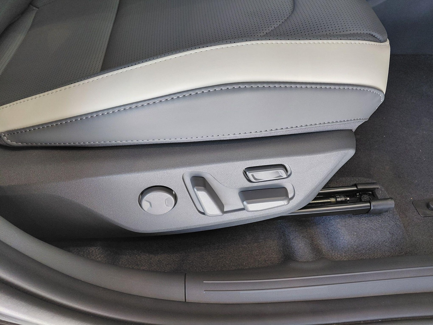 Used Kia EV3 2025 for sale - 76678755: Photo 8