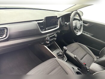 Used Kia Stonic 2024 for sale - 76677578: Photo