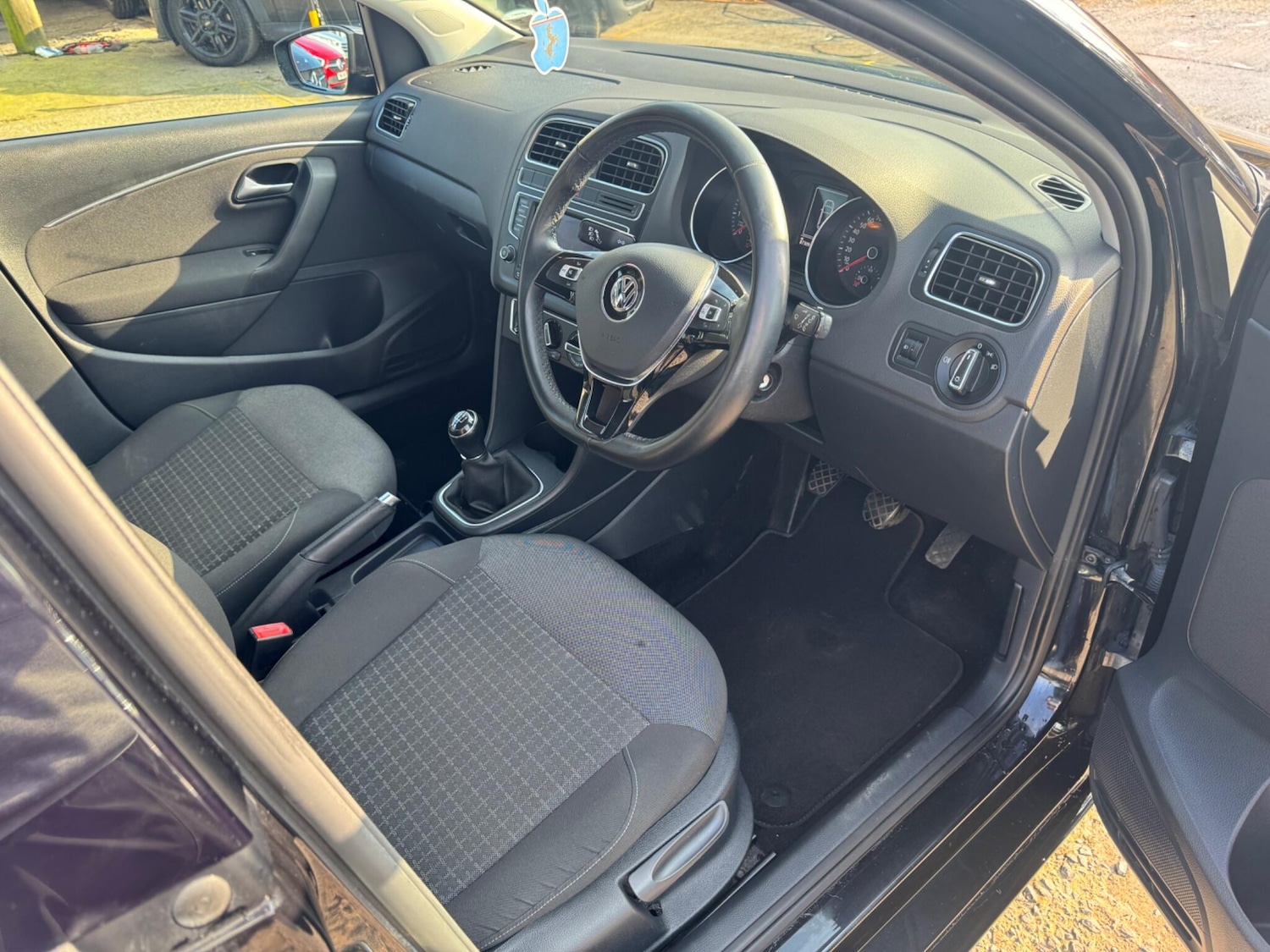 Used Volkswagen Polo 2015 for sale - 77976133: Photo 22