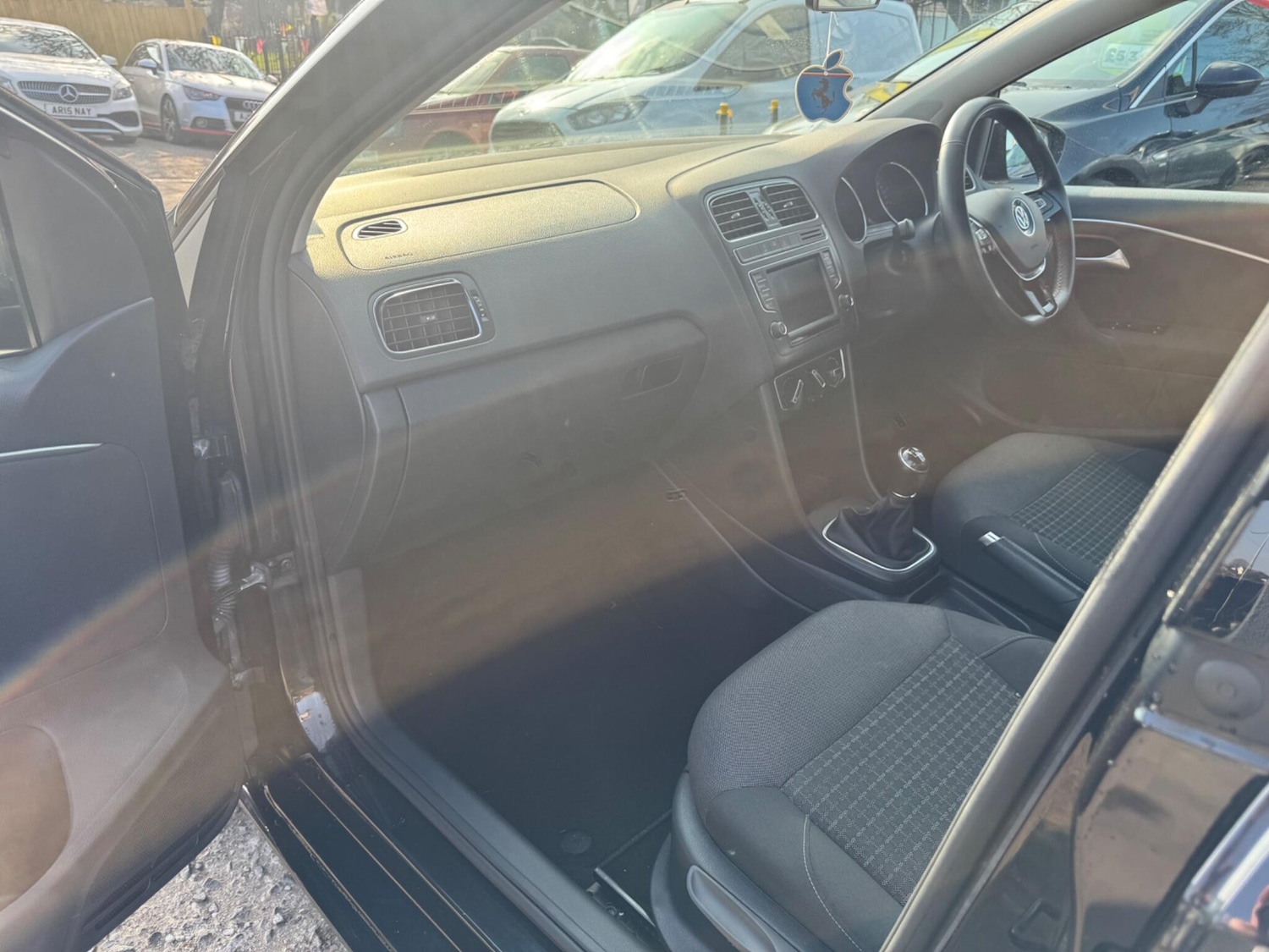 Used Volkswagen Polo 2015 for sale - 77976133: Photo 41