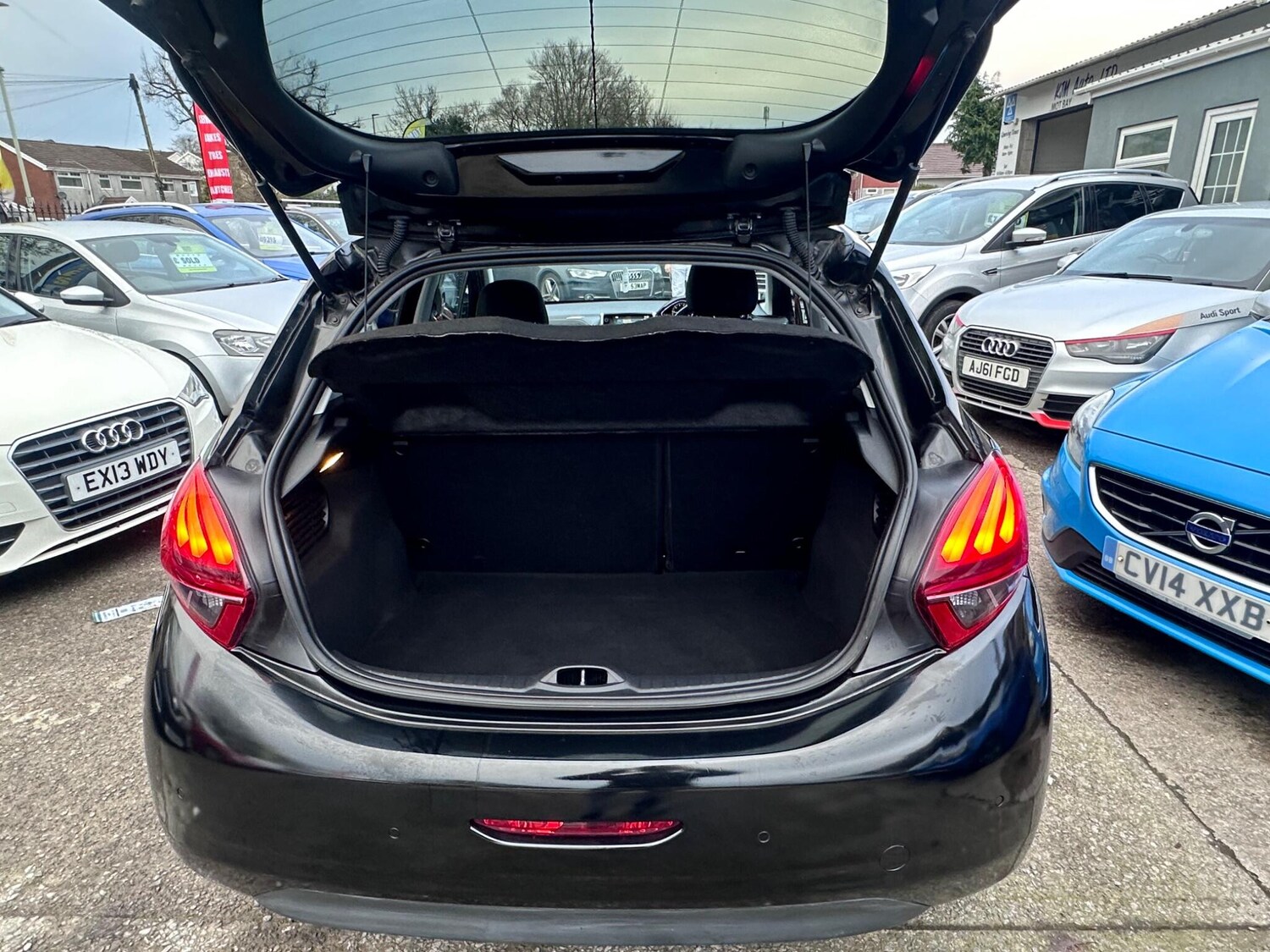 Used Peugeot 208 2016 for sale - 77764268: Photo 32