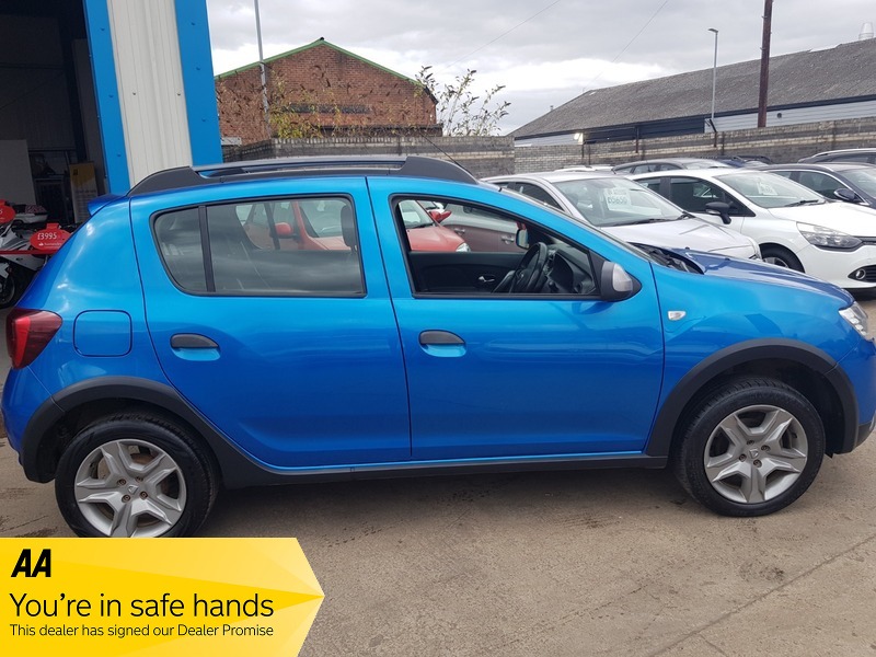 Used Dacia Sandero Stepway 2017 for sale - 76500548: Photo 2